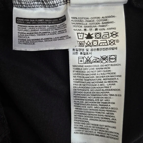 Levi’s Vancouver Logo Graphic T-Shirt | Black Red Batwing Tee | Size Larg - Picture 5 of 5